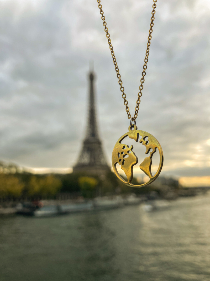 přívěsek Planeta Země zlatý s Eiffelovou věží